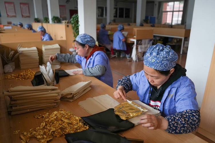 新春走基层丨江苏南京:金箔焕彩 策马迎春