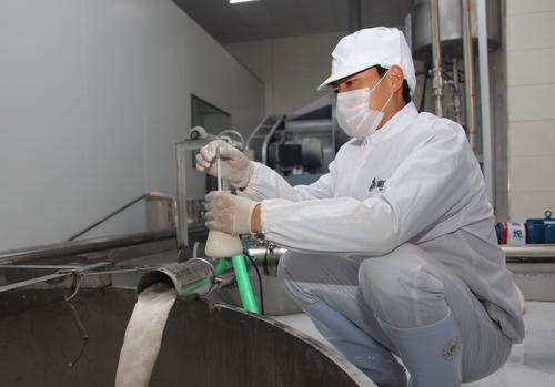张家界:乡村工厂 复工助农返岗保收