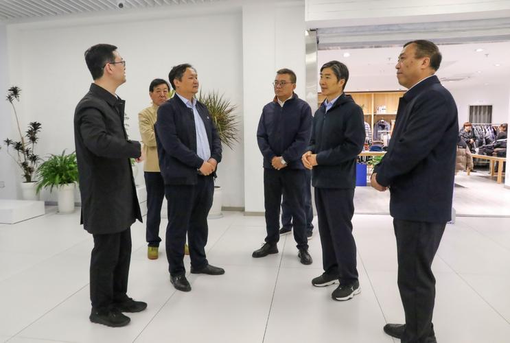 南通市旅游协会会长朱晋一行莅临华艺指导工作